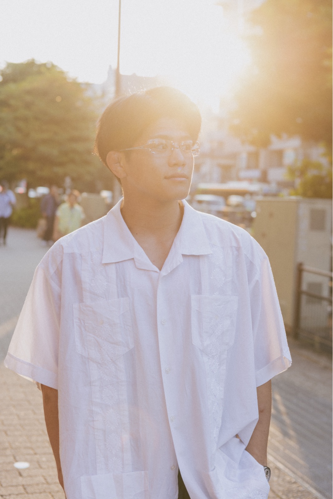 夕日の中の清岡幸大郎